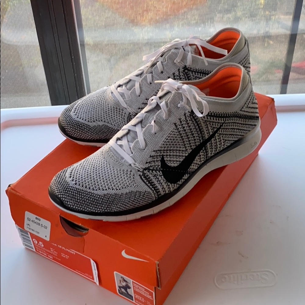 BRAND NEW Nike sneakers